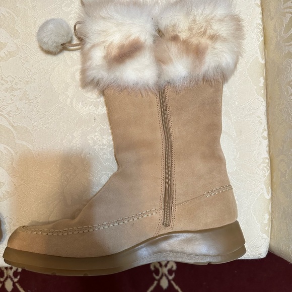 Aerosols Tan Suede Fur Boots. - Picture 2 of 6